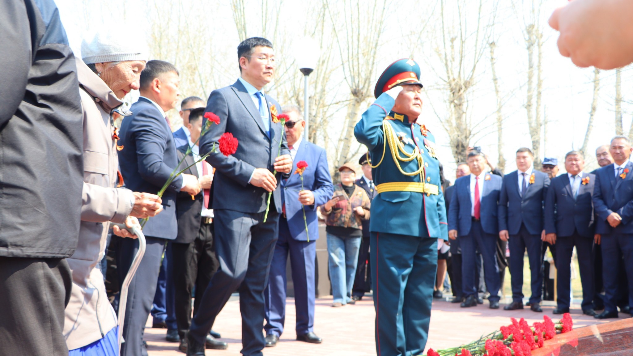 ОРОСЫН ХОЛБООНЫ УЛСЫН ӨВӨРБАЙГАЛИЙН ХЯЗГААРЫН АГЫН БУРИАДЫН ТОЙРОГТ ЗОХИОН БАЙГУУЛАГДСАН ЯЛАЛТЫН БАЯРТ ОРОЛЦОН, ХҮНДЭТГЭЛ ҮЗҮҮЛЭВ.