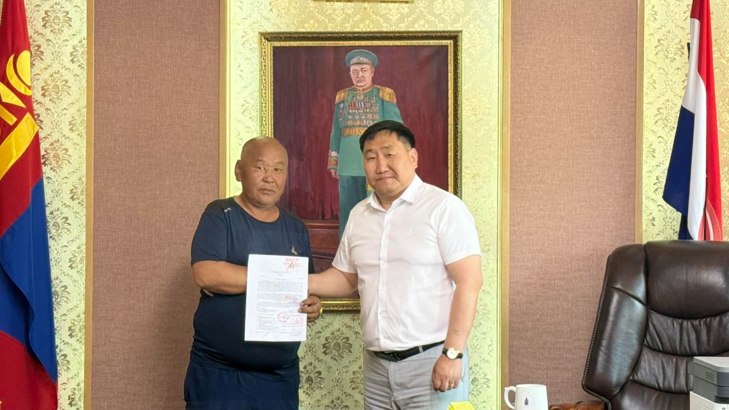 ХОРШОО ХӨГЖҮҮЛЭХ САНГИЙН ЗЭЭЛ ОЛГОЛТЫН ГЭРЭЭ БАЙГУУЛЖ, ЗЭЭЛ ОЛГОЛТЫН ҮЙЛ АЖИЛЛАГАА ХИЙЖ БАЙНА.