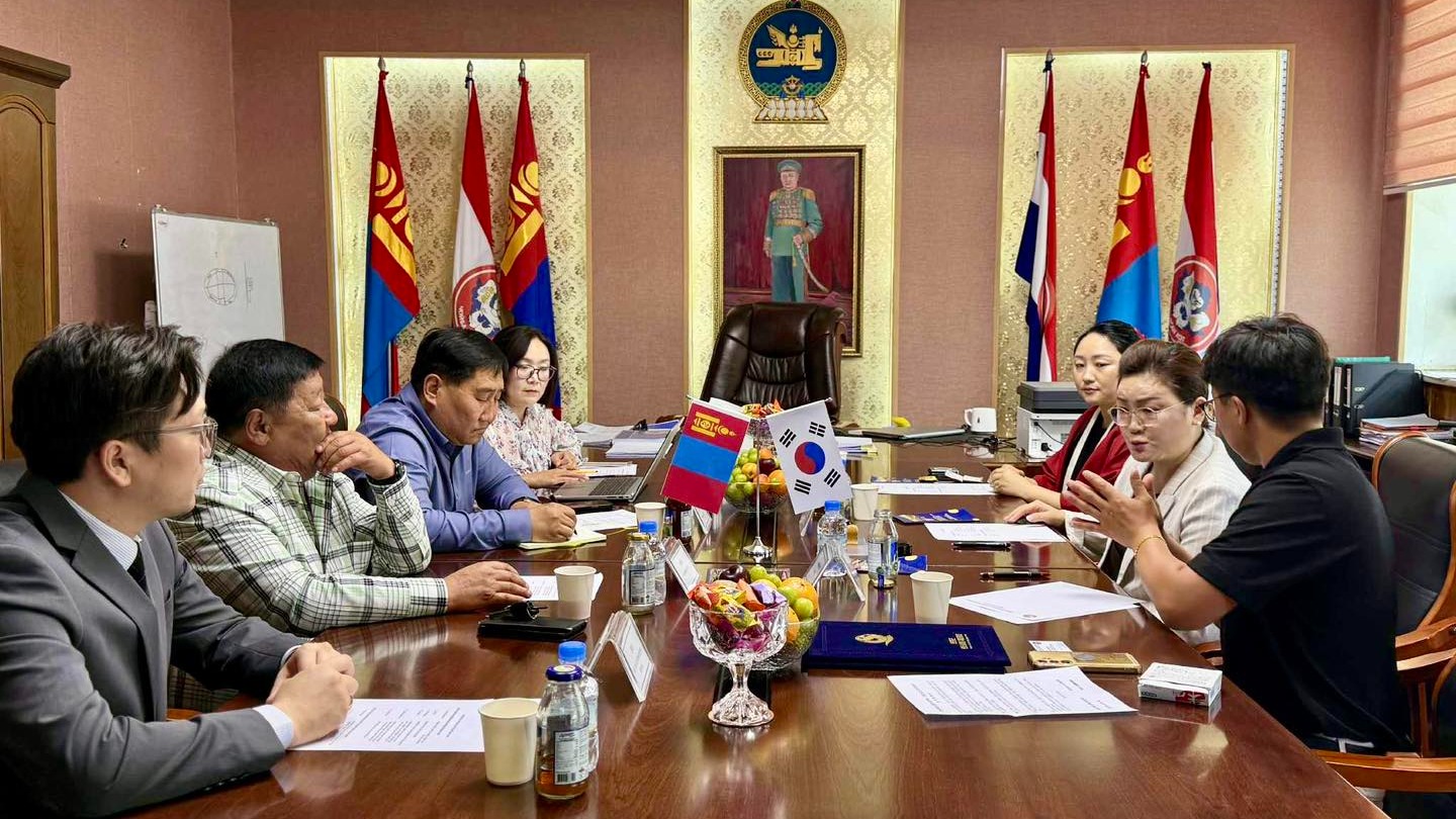 “НОГООН ХОТ- ЧОЙБАЛСАН” ТӨСӨЛТЭЙ ХАМТРАН АЖИЛЛАХ САНАМЖ БИЧИГТ ГАРЫН ҮСЭГ ЗУРЛАА.  