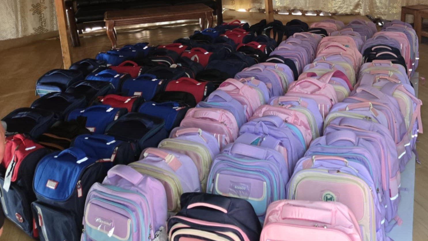 ЗОРИЛТОТ БҮЛГИЙН 120 ХҮҮХДЭД ИЖ БҮРЭН ХИЧЭЭЛИЙН ХЭРЭГСЛИЙН ДЭМЖЛЭГ ҮЗҮҮЛЛЭЭ.