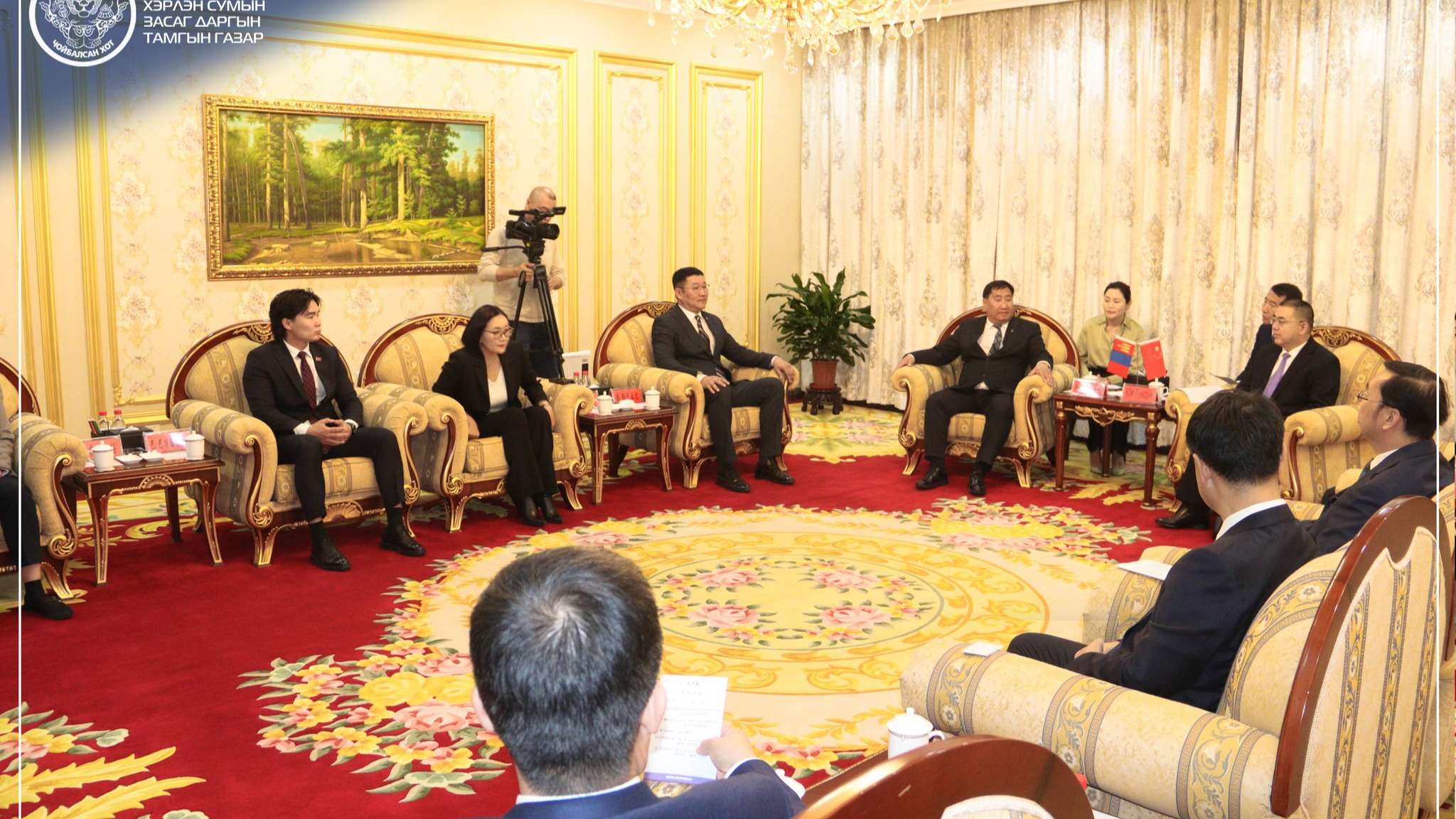 БНХАУ-Н ӨВӨР МОНГОЛЫН ӨӨРТӨӨ ЗАСАХ ОРНЫ МАНЖУУР ХОТЫН УДИРДЛАГУУДТАЙ АЛБАН УУЛЗАЛТ ХИЙВ