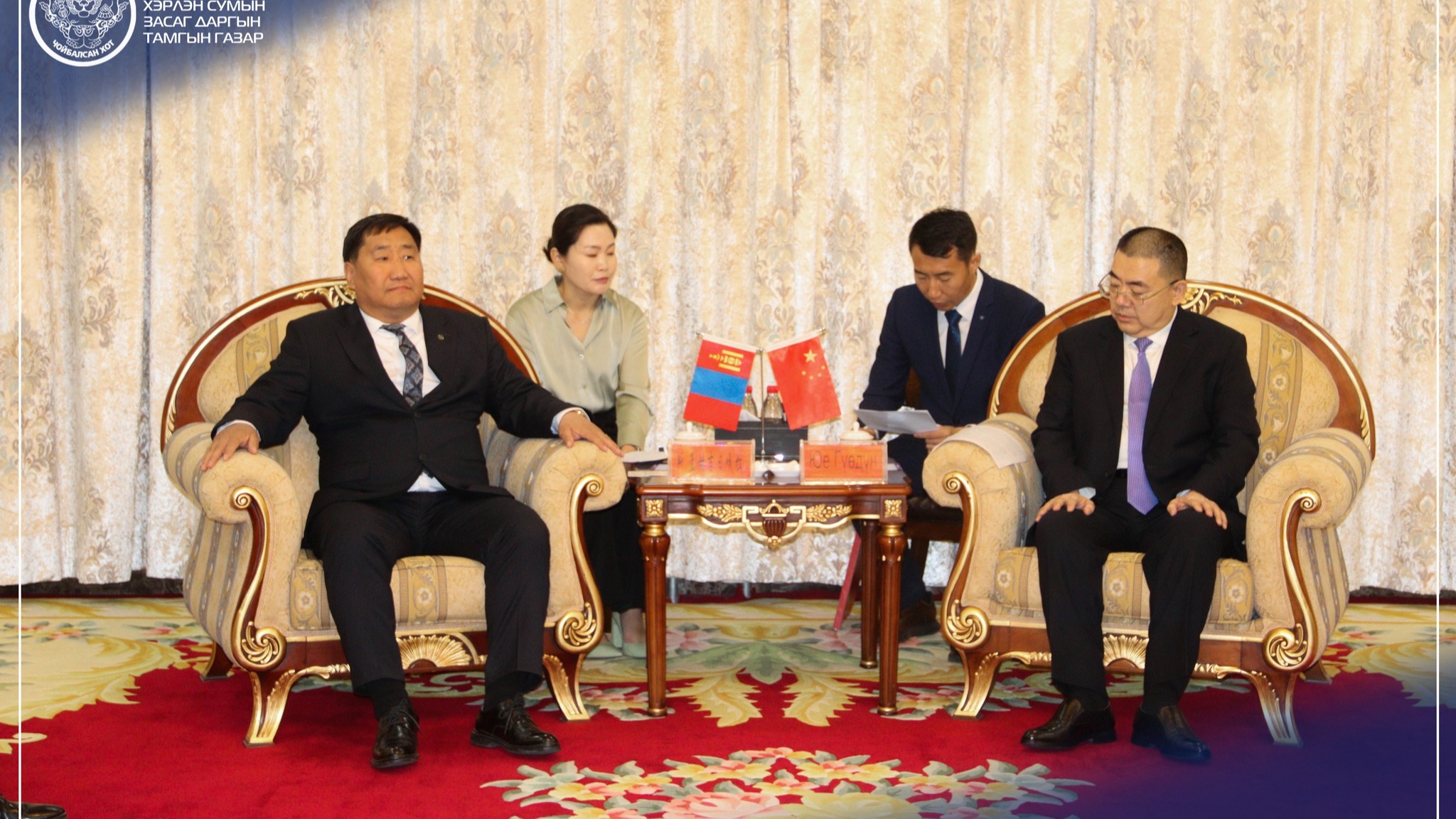 БНХАУ-Н ӨВӨР МОНГОЛЫН ӨӨРТӨӨ ЗАСАХ ОРНЫ МАНЖУУР ХОТЫН УДИРДЛАГУУДТАЙ АЛБАН УУЛЗАЛТ ХИЙВ