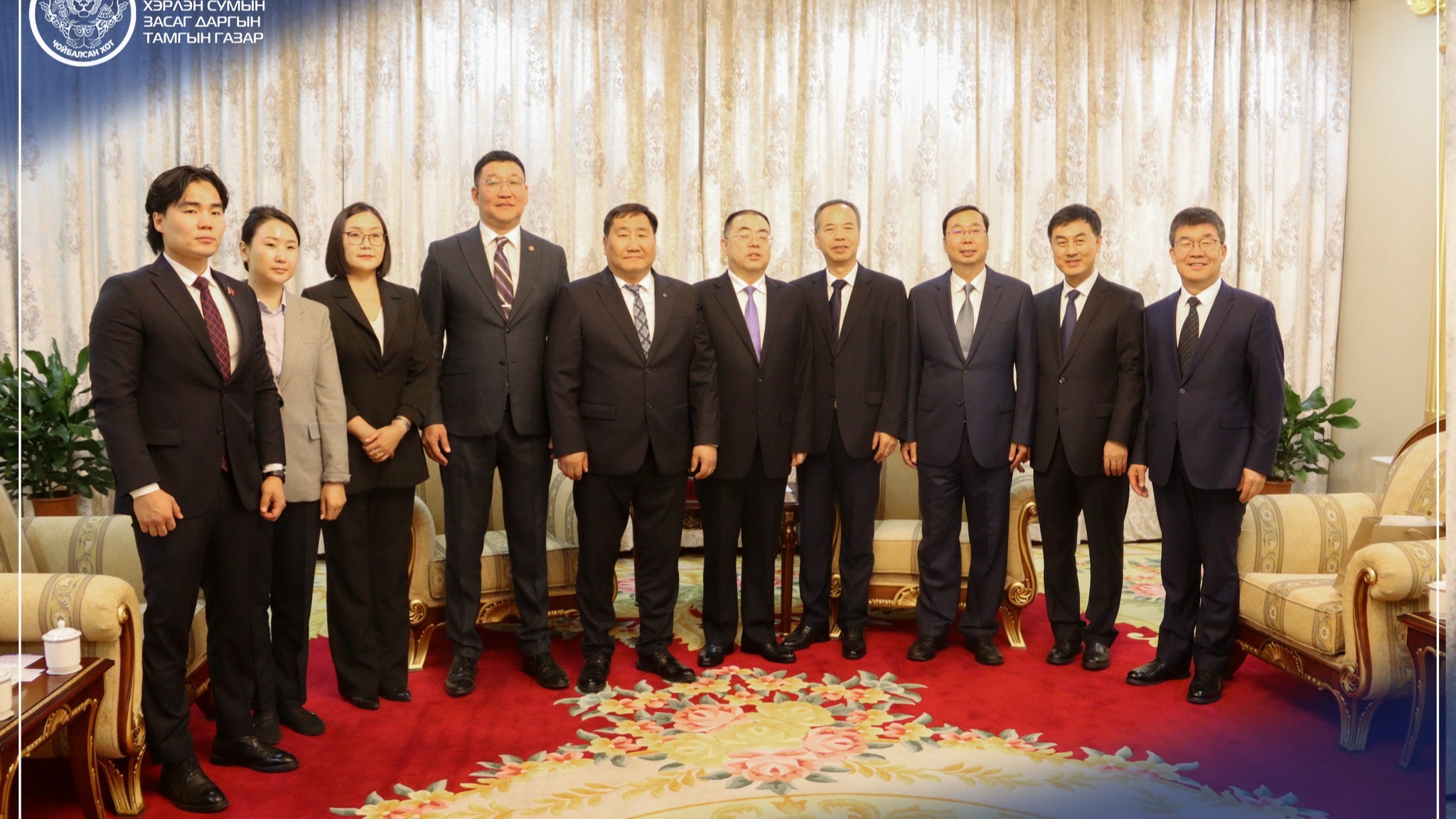 БНХАУ-Н ӨВӨР МОНГОЛЫН ӨӨРТӨӨ ЗАСАХ ОРНЫ МАНЖУУР ХОТЫН УДИРДЛАГУУДТАЙ АЛБАН УУЛЗАЛТ ХИЙВ