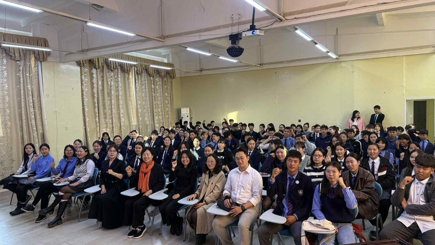 МУИС-ИЙН ЗҮҮН БҮСИЙН СУРГУУЛЬ БОЛОН ДОРНОД ПОЛИТЕХНИКИЙН КОЛЛЕЖ НЬ БНСУ-ЫН КВАНЖУ ИХ СУРГУУЛЬТАЙ ХАМТЫН АЖИЛЛАГААНЫ  ЗӨВШИЛЦӨЛД ГАРЫН ҮСЭГ ЗУРЛАА.