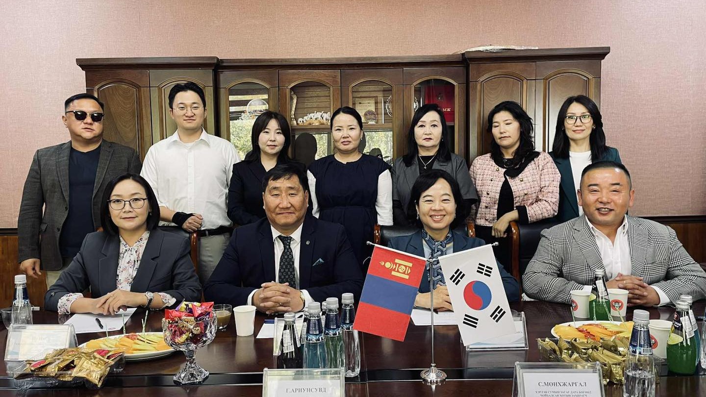 МУИС-ИЙН ЗҮҮН БҮСИЙН СУРГУУЛЬ БОЛОН ДОРНОД ПОЛИТЕХНИКИЙН КОЛЛЕЖ НЬ БНСУ-ЫН КВАНЖУ ИХ СУРГУУЛЬТАЙ ХАМТЫН АЖИЛЛАГААНЫ  ЗӨВШИЛЦӨЛД ГАРЫН ҮСЭГ ЗУРЛАА.