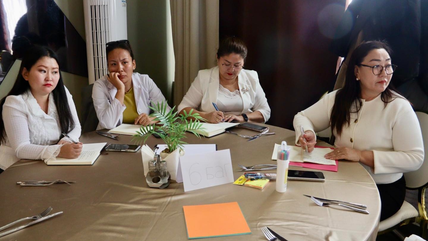 ХАМТАРСАН БАГИЙН ГИШҮҮДИЙН МЭРГЭЖЛИЙН ЧАДВАР, ХАМТЫН АЖИЛЛАГААГ САЙЖРУУЛАХ КЕЙС СУРГАЛТ ЗОХИОН БАЙГУУЛЖ БАЙНА. 