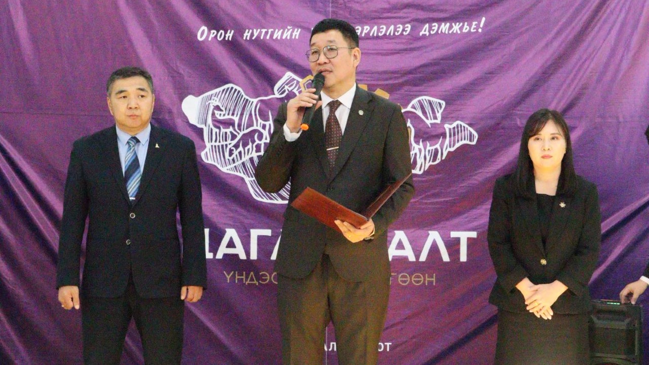 “ҮЗЭСГЭЛЭН ХУДАЛДАА” ЗОХИОН БАЙГУУЛАГДАЖ БАЙНА.