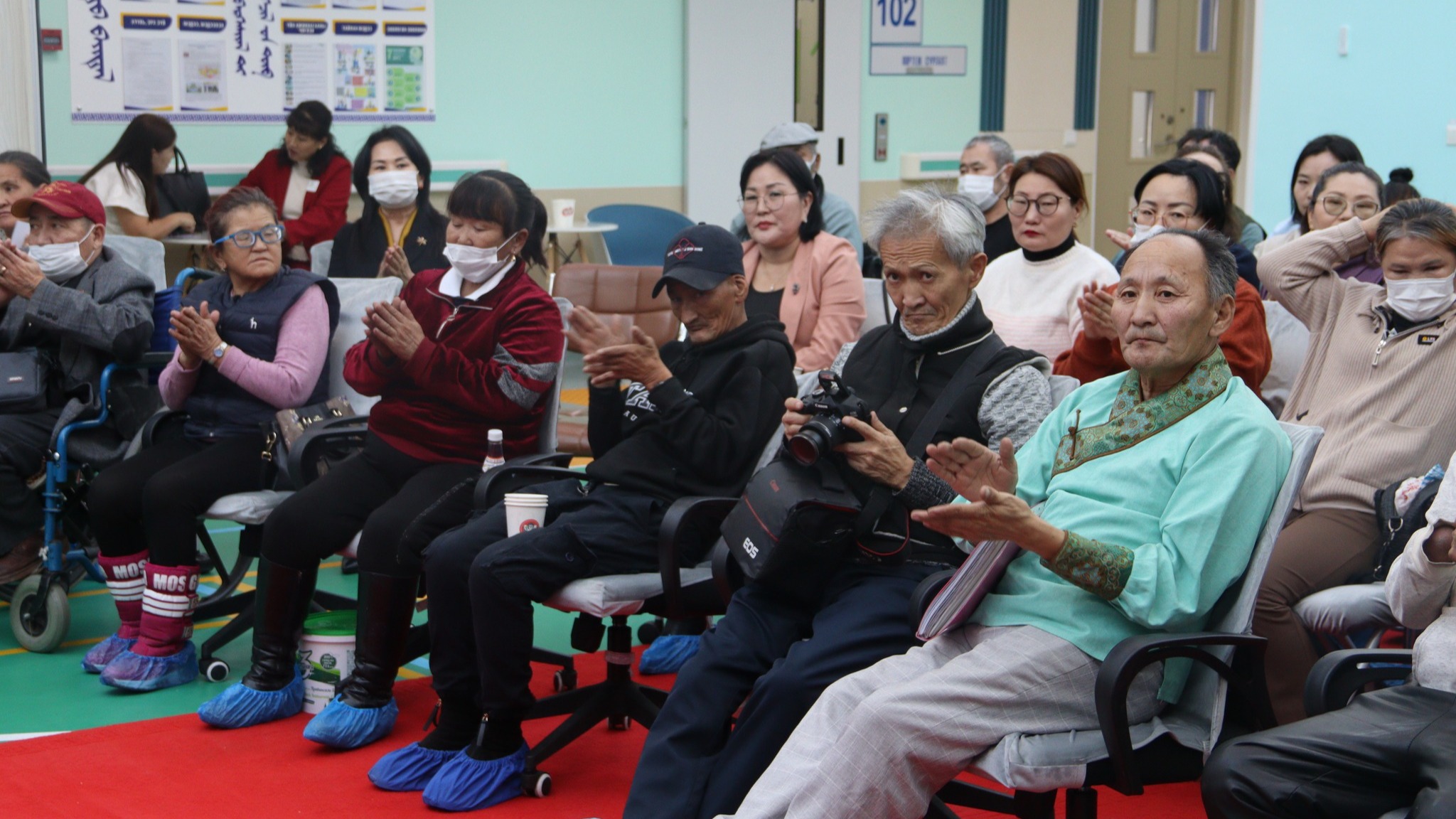 ХӨГЖЛИЙН БЭРХШЭЭЛТЭЙ ИРГЭД БОЛОН ТЭДНИЙ АСРАН ХАМГААЛАГЧИДТАЙ УУЛЗАЛТ ЗОХИОН БАЙГУУЛЖ,  ТУЛГАМДАЖ БУЙ АСУУДЛЫН ТАЛААР ХЭЛЭЛЦЛЭЭ