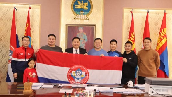 БАГ ТАМИРЧДЫГ ХҮЛЭЭН АВЧ УУЛЗЛАА.