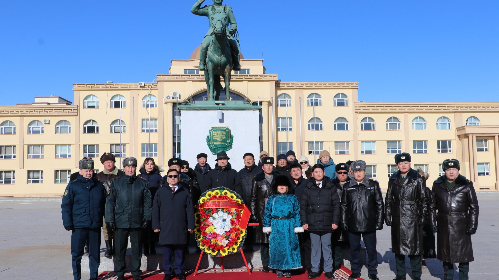 МАРШАЛ ХОРЛООГИЙН ЧОЙБАЛСАНГИЙН ХӨШӨӨНД ХҮНДЭТГЭЛ ҮЗҮҮЛЛЭЭ.