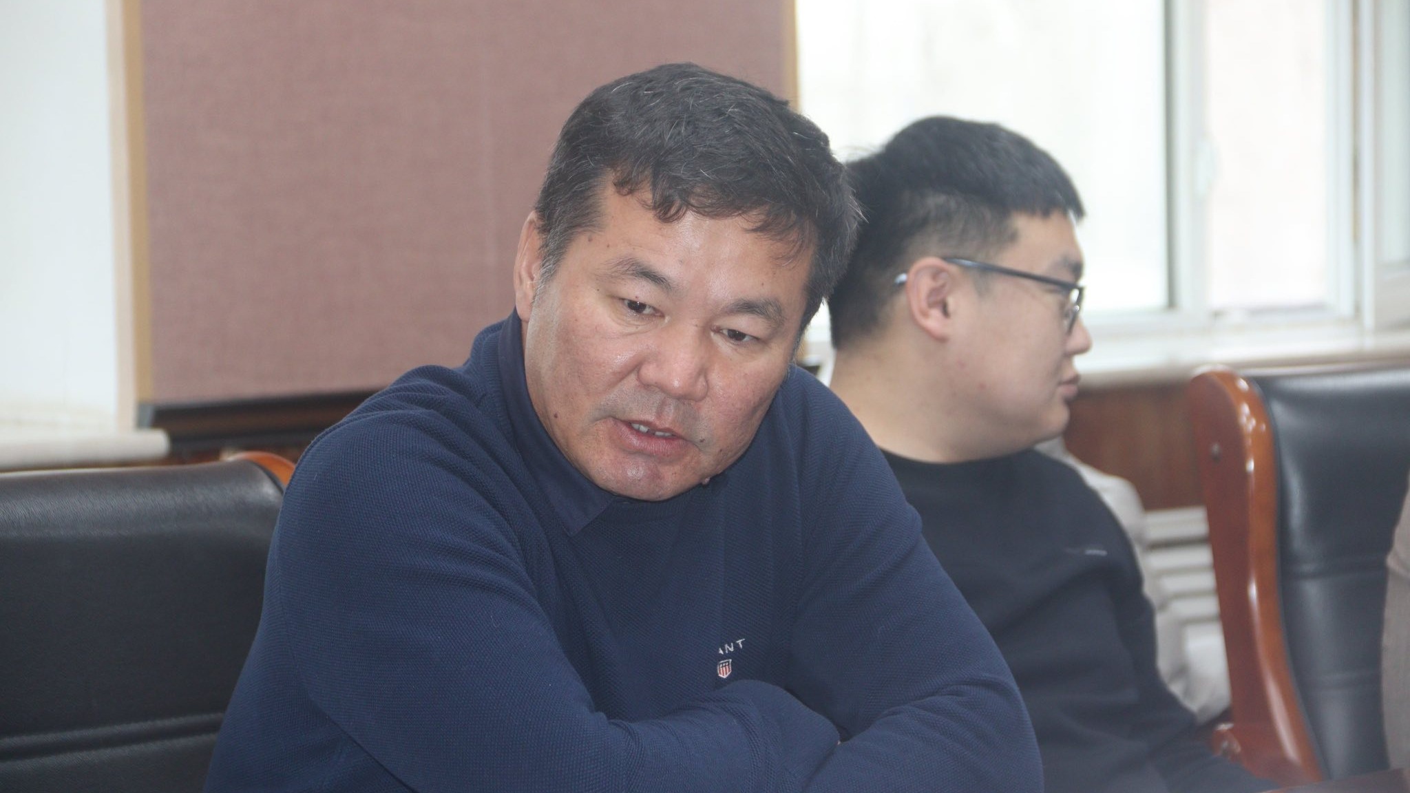 ХЭРЛЭН СУМЫН ЗАСАГ ДАРГА БӨГӨӨД ЧОЙБАЛСАН ХОТЫН ЗАХИРАГЧ С.МӨНХЖАРГАЛ "ХЭРЛЭН ТОХИЖИЛТ ҮЙЛЧИЛГЭЭ” ОНӨААТҮГ, "ЧОЙБАЛСАН СОЁЛ АМРАЛТЫН ХҮРЭЭЛЭН" ОНӨААТҮГ, "ЧОЙБАЛСАН ХӨГЖИЛ" ОНӨҮГ-ЫН ДАРГА, УДИРДЛАГУУДАД ҮҮРЭГ, ЧИГЛЭЛИЙГ ӨГЛӨӨ. 